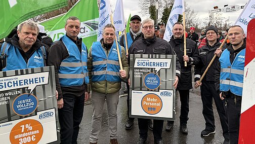 Mitglieder des BSBD bei der Demo in Schwerin.